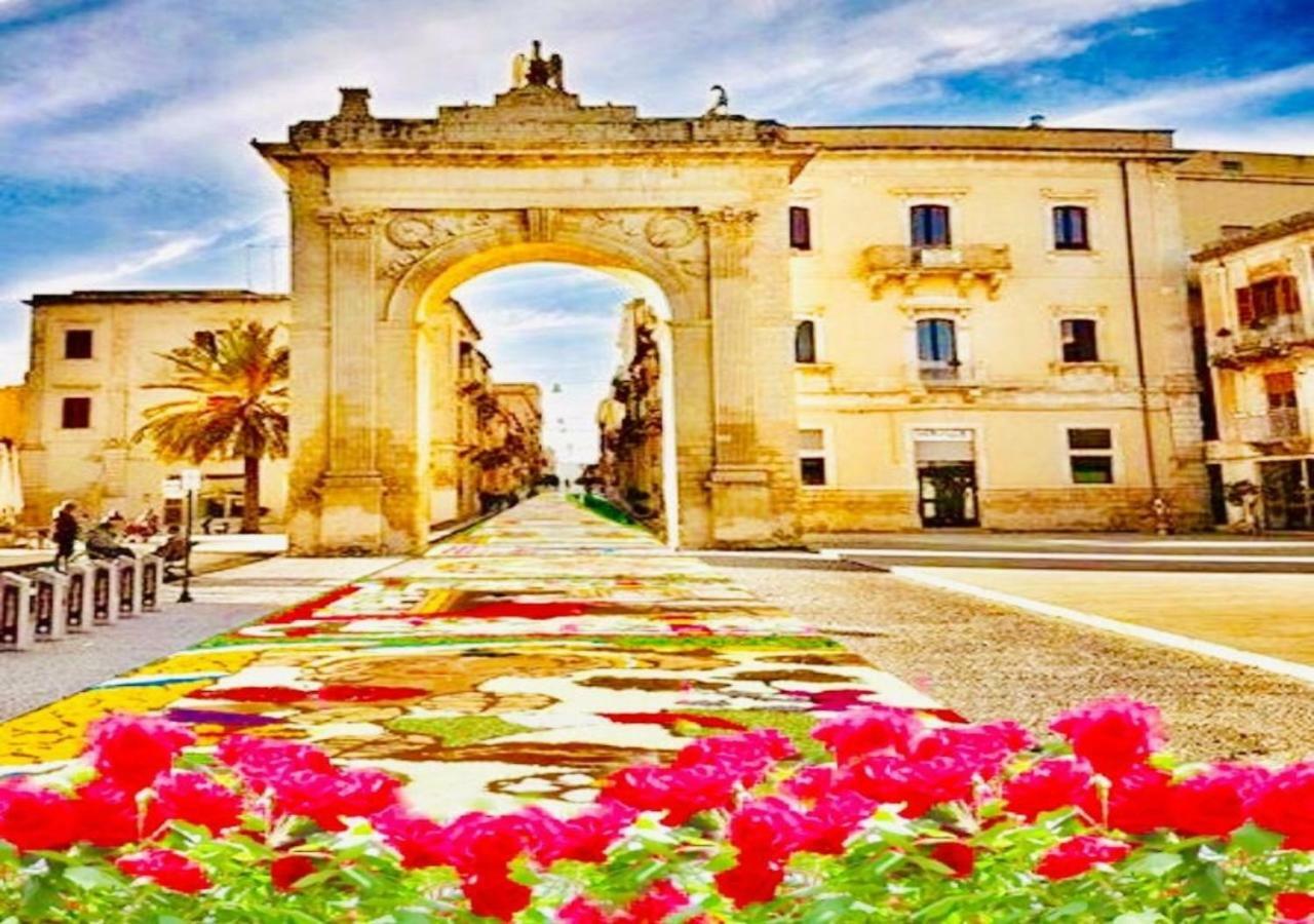 The Stone Garden Apartamento Noto Exterior foto