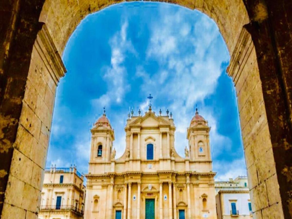 The Stone Garden Apartamento Noto Exterior foto